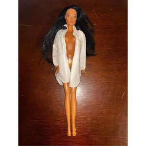 Vintage  90’s Pocahontas Barbie with genuine Barbie outfit